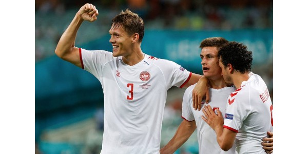 Le Danemark se qualifie pour les demi-finales du Championnat d'Europe de l'UEFA Le Danemark se qualifie pour les demi-finales du Championnat d'Europe de l'UEFA